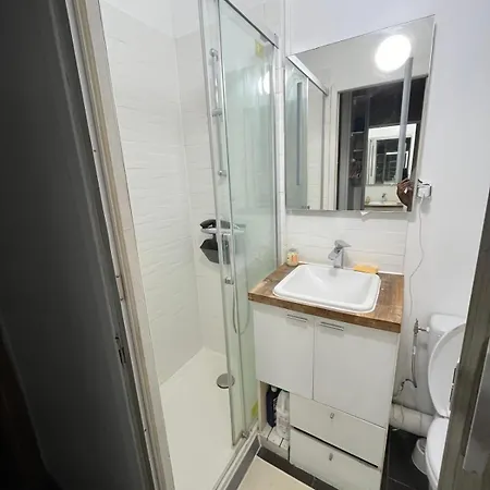 Cosy Studio With Balcony In Apartment Paris