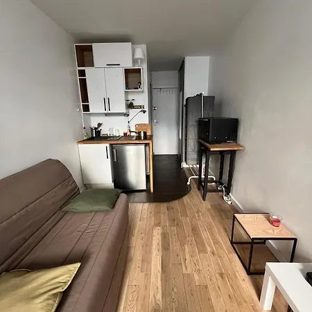 Cosy Studio With Balcony In
