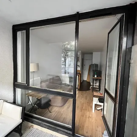 Cosy Studio With Balcony In Paris